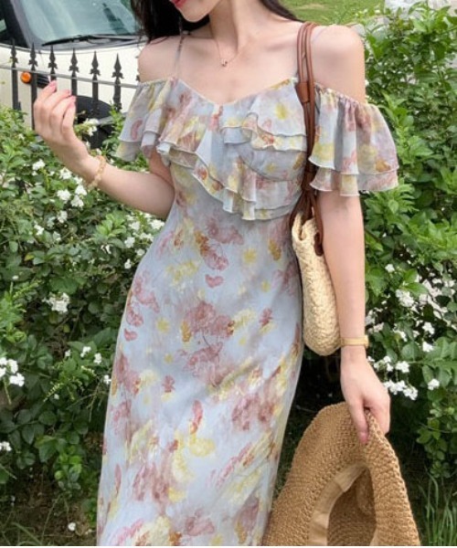 &soiree(アンドソワレ)の「クロスフリル花柄キャミワンピース(ワンピース・レディース・サックスブルー・SMALL/X-LARGE/LARGE/MEDIUM)」の3枚目の写真