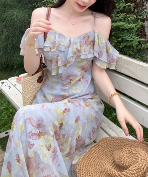 &soiree(アンドソワレ)の「クロスフリル花柄キャミワンピース(ワンピース・レディース・サックスブルー・SMALL/X-LARGE/LARGE/MEDIUM)」の6枚目の写真