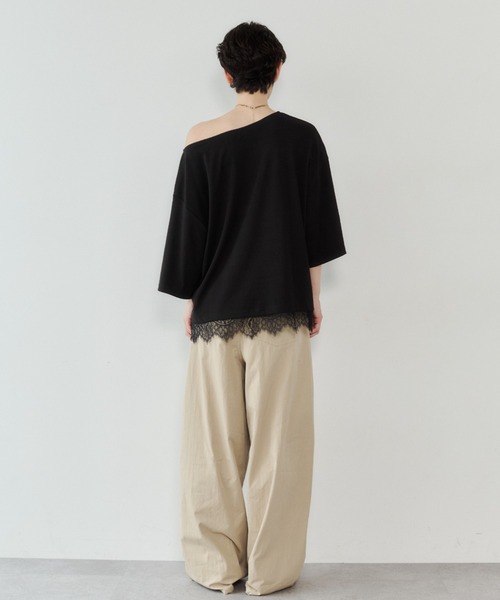 VION(ヴィオン)の「レースヘムワンショルダーティー / Lace Hem One Shoulder TEE(Tシャツ/カットソー・レディース・ブラック/ホワイト・FREE)」の16枚目の写真