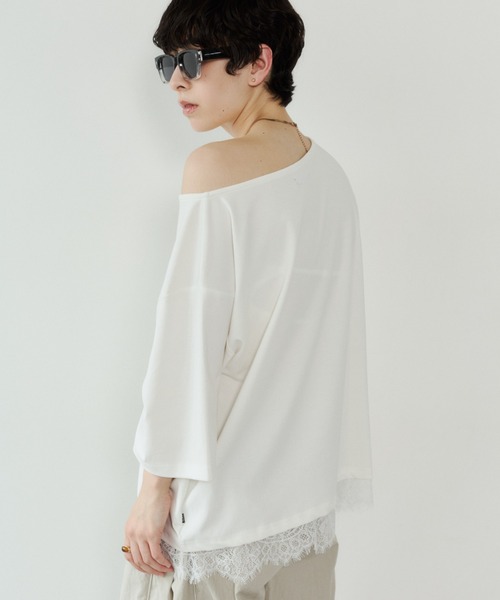 VION(ヴィオン)の「レースヘムワンショルダーティー / Lace Hem One Shoulder TEE(Tシャツ/カットソー・レディース・ブラック/ホワイト・FREE)」の3枚目の写真
