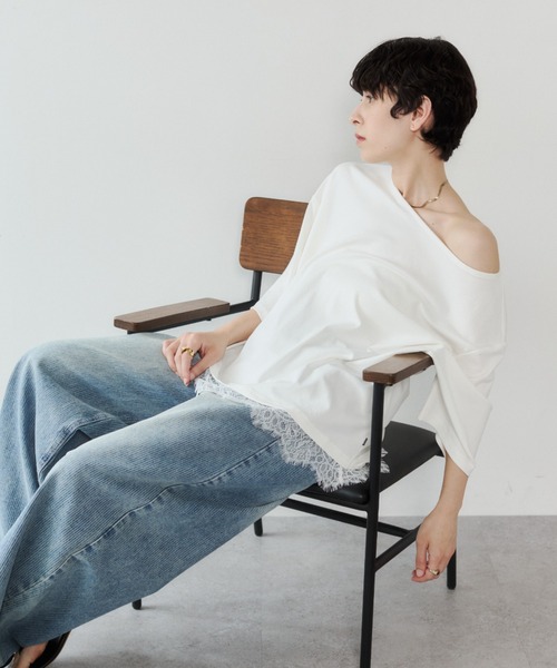 VION(ヴィオン)の「レースヘムワンショルダーティー / Lace Hem One Shoulder TEE(Tシャツ/カットソー・レディース・ブラック/ホワイト・FREE)」の10枚目の写真