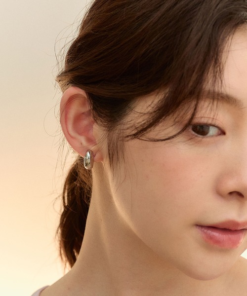 Jolie Toujours（ジョリトゥジュール）の「【汗や水に強い】〈ステンレス〉プランプフープイヤリング（イヤリング・レディース・ゴールド/シルバー・FREE）」の6枚目の写真