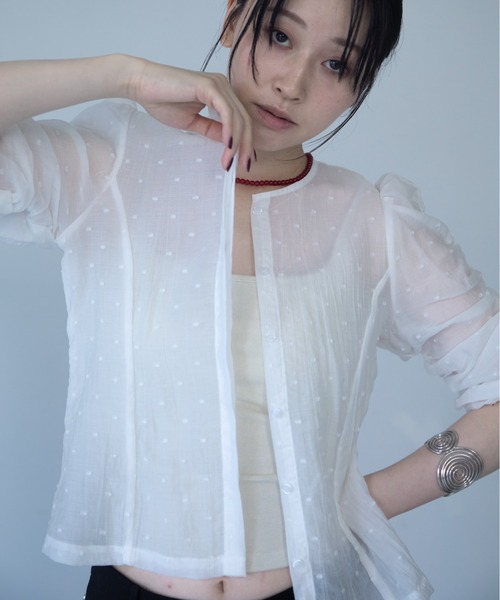 VACANCY(ヴァカンシー)の「ワッシャーシャーリングシアーブラウス(シャツ/ブラウス・レディース・ネイビー/ブラック/ホワイト・FREE)」の2枚目の写真