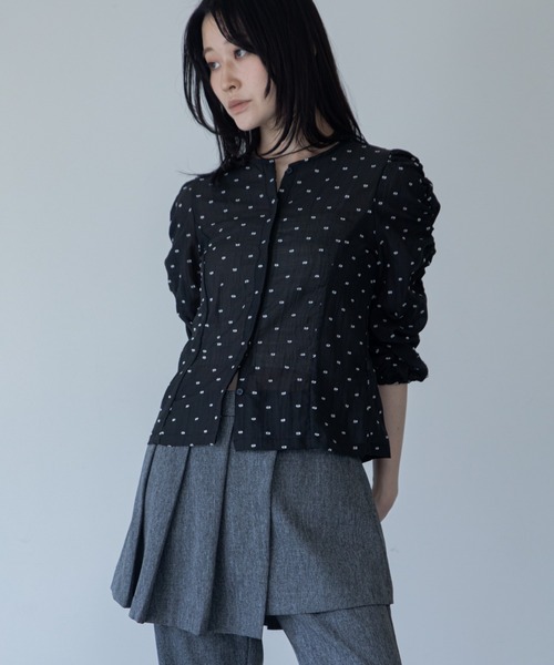 VACANCY(ヴァカンシー)の「ワッシャーシャーリングシアーブラウス(シャツ/ブラウス・レディース・ネイビー/ブラック/ホワイト・FREE)」の16枚目の写真