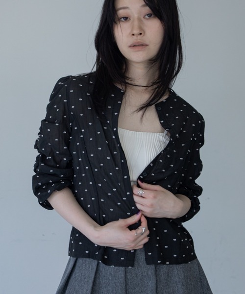 VACANCY(ヴァカンシー)の「ワッシャーシャーリングシアーブラウス(シャツ/ブラウス・レディース・ネイビー/ブラック/ホワイト・FREE)」の12枚目の写真