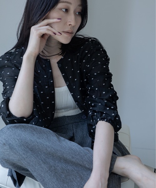 VACANCY(ヴァカンシー)の「ワッシャーシャーリングシアーブラウス(シャツ/ブラウス・レディース・ネイビー/ブラック/ホワイト・FREE)」の8枚目の写真