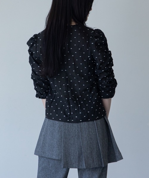 VACANCY(ヴァカンシー)の「ワッシャーシャーリングシアーブラウス(シャツ/ブラウス・レディース・ネイビー/ブラック/ホワイト・FREE)」の4枚目の写真