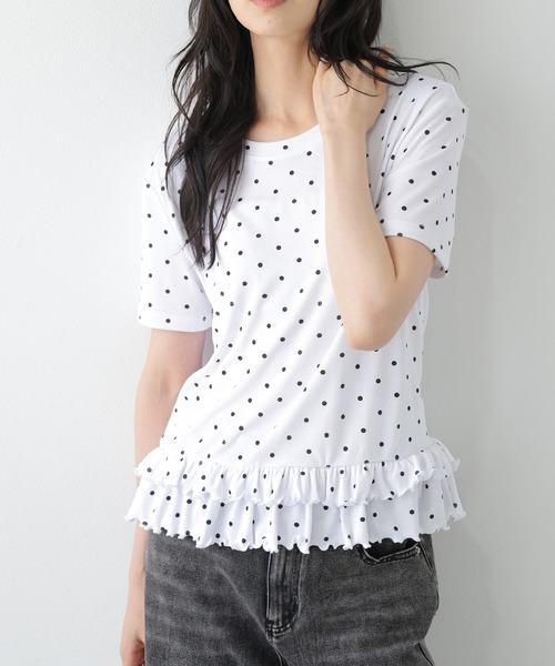 SUGAR BISKET(シュガービスケット)の「ドットフリルTシャツ(Tシャツ/カットソー・レディース・ホワイト/ベージュ/ブラック・フリー)」の2枚目の写真