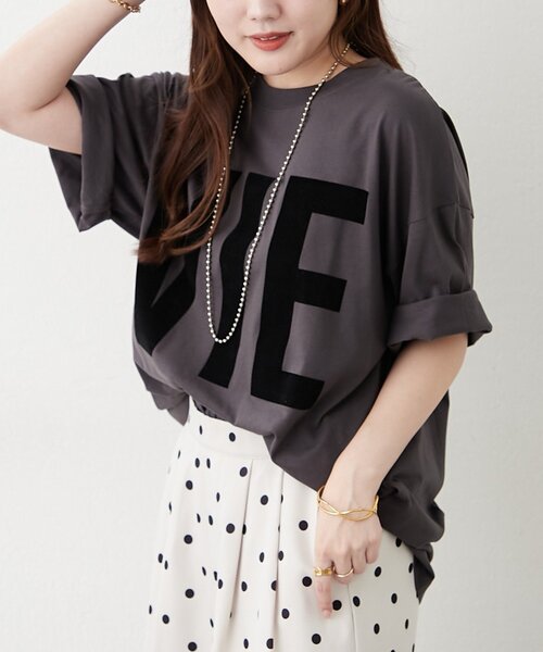 Remind me and forever(リマインドミーアンドフォーエバー)の「アソートロゴBIGTシャツ(Tシャツ/カットソー・レディース・オフホワイト/チャコールグレー/ブラウン/グレイッシュベージュ・FREE)」の17枚目の写真