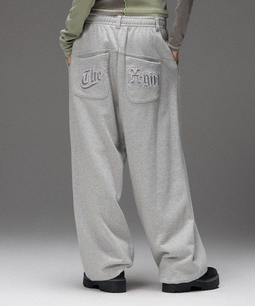 X-girl（エックスガール）の「EMBROIDERED POCKET VOLUME SWEATPANTS（スウェットパンツ・レディース・アッシュ/ブラック・S/M）」の2枚目の写真