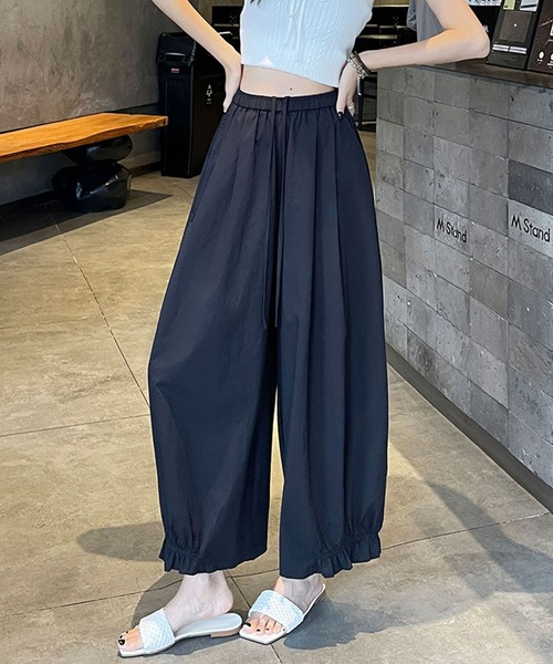 Girly Doll(ガーリードール)の「裾フリルバレルレッグアンクルパンツ(その他パンツ・レディース・ベージュ/ネイビー/ホワイト/ダークグレー・FREE)」の2枚目の写真