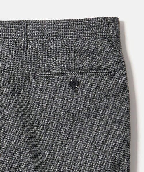 UNITED ARROWS（ユナイテッドアローズ）の「ハウンドトゥース フレア ノープリーツ スラックス ヨコストレッチ（スラックス・メンズ・ダークグレー・46/50/48/44）」の20枚目の写真