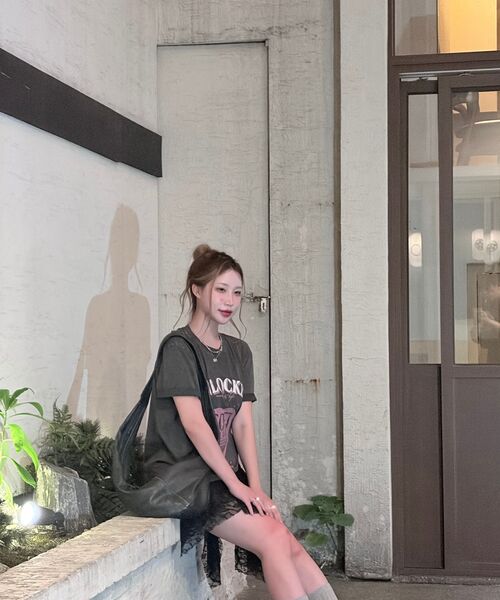 MIND BRIDGE WOMEN（マインドブリッジウーマン）の「[W]ヴィンテージハートグラフィックチャコールオーバーサイズTシャツ（Tシャツ/カットソー・レディース・チャコール・55/66）」の9枚目の写真