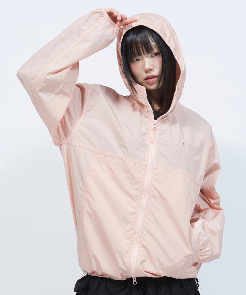 LMR(エルエムアール)の「フローラルロゴクランキーフードウインドブレーカー ピンク(パーカー・レディース・PINK・MEDIUM/SMALL)」の11枚目の写真