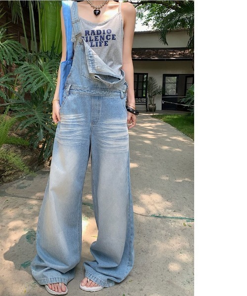 FAVORITO（ファヴォリート）の「デニムリラックスサロペット（つなぎ/オールインワン・レディース・ブルー・S/M/L/XL）」の2枚目の写真