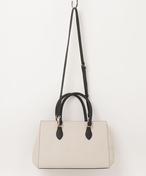 Guess(ゲス)の「FIONA Satchel ショルダーバッグ(ショルダーバッグ・レディース・ブラウン・ONE SIZE)」の4枚目の写真