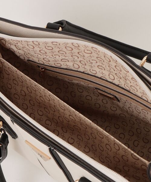 Guess(ゲス)の「FIONA Satchel ショルダーバッグ(ショルダーバッグ・レディース・ブラウン・ONE SIZE)」の6枚目の写真