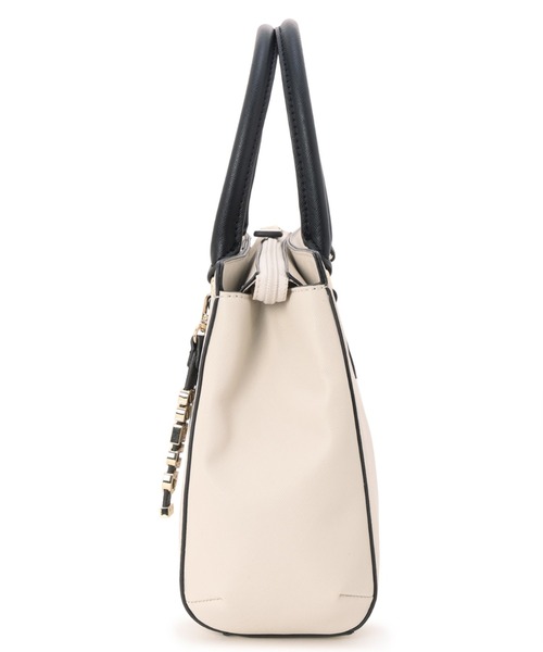 Guess(ゲス)の「FIONA Satchel ショルダーバッグ(ショルダーバッグ・レディース・ブラウン・ONE SIZE)」の14枚目の写真