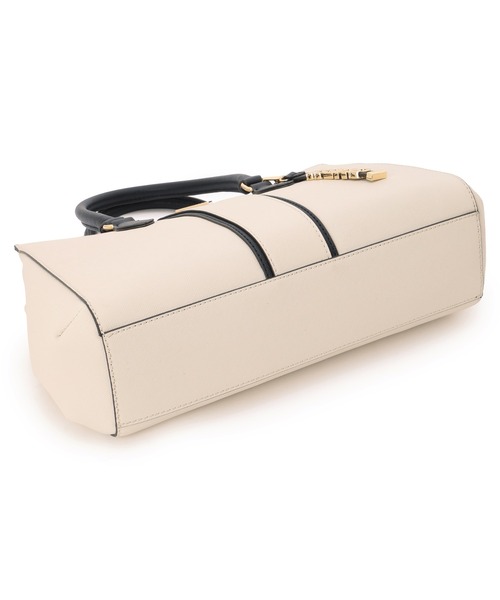 Guess(ゲス)の「FIONA Satchel ショルダーバッグ(ショルダーバッグ・レディース・ブラウン・ONE SIZE)」の11枚目の写真