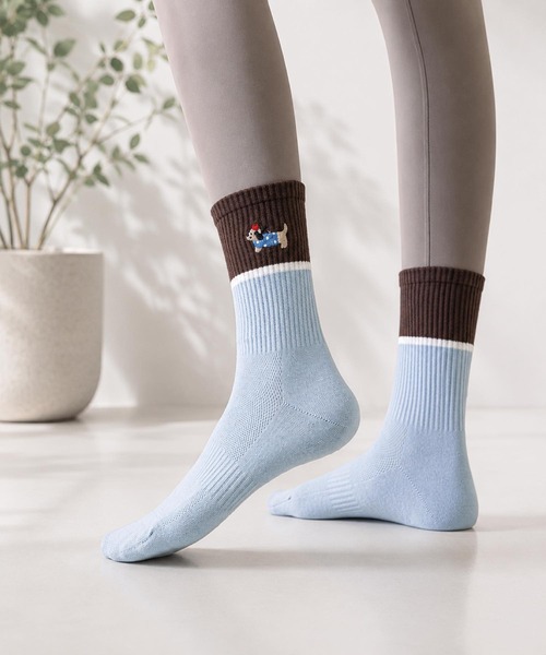VIBGYOR（ヴィブジョー）の「LESRIRE/ 犬刺繍ミドル丈バイカラー滑り止め付きヨガピラティスソックス L9401（ソックス/靴下・レディース・グレー/ホワイト/ブラウン/ブルー・FREE）」の4枚目の写真