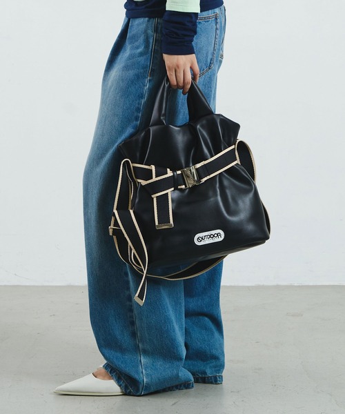 ROSE BUD（ローズバッド）の「【ROSE BUD別注】OUTDOOR/FAKE LEATHER 2WAY BELT BAG（ショルダーバッグ・レディース・ブラウン/ブラック・ONE SIZE）」の2枚目の写真