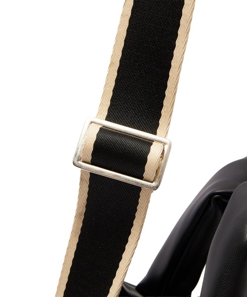 ROSE BUD（ローズバッド）の「【ROSE BUD別注】OUTDOOR/FAKE LEATHER 2WAY BELT BAG（ショルダーバッグ・レディース・ブラウン/ブラック・ONE SIZE）」の13枚目の写真