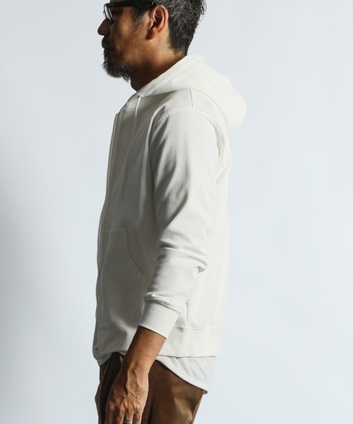 The DUFFER of ST.GEORGE(ザダファーオブセントジョージ)の「「AIR FLEX」MINI WAFFLE ZIP PARKA:機能素材 「エアフレックス」ミニワッフル ジップパーカー(パーカー・メンズ・ホワイト/ブラック/ブルーグレー・X-LARGE/LARGE/MEDIUM/SMALL)」の10枚目の写真