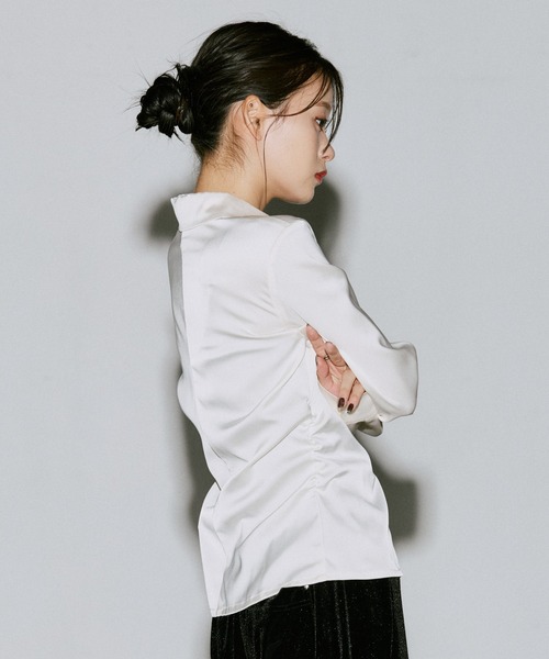 PAGEBOY(ページボーイ)の「サイドギャザーコンパクトシャツ(シャツ/ブラウス・レディース・ブラック/オフホワイト・FREE)」の6枚目の写真