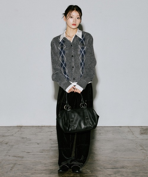 PAGEBOY(ページボーイ)の「サイドギャザーコンパクトシャツ(シャツ/ブラウス・レディース・ブラック/オフホワイト・FREE)」の7枚目の写真