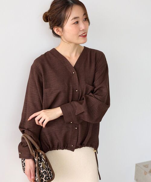 le.coeur blanc(ルクールブラン)の「ウールタッチノーカラードロストブラウス(シャツ/ブラウス・レディース・オフホワイト/グレー/ブラウン・38)」の4枚目の写真