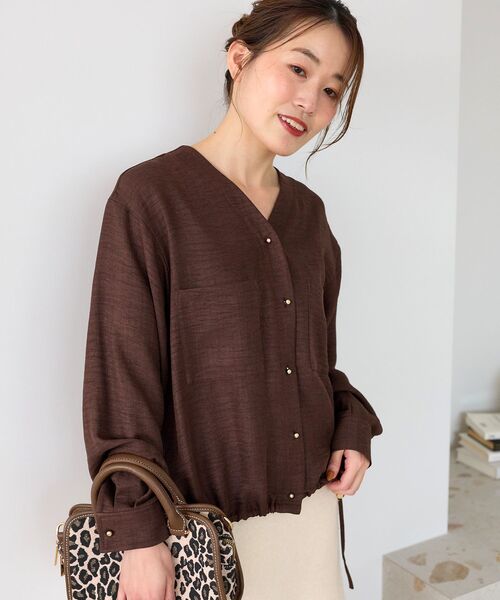 le.coeur blanc(ルクールブラン)の「ウールタッチノーカラードロストブラウス(シャツ/ブラウス・レディース・オフホワイト/グレー/ブラウン・38)」の5枚目の写真