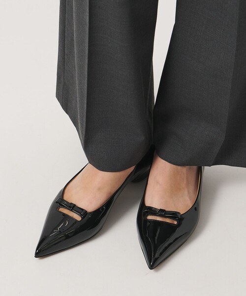 UNITED ARROWS(ユナイテッドアローズ)の「ポインテッドトゥ リボン フラットパンプス(パンプス・レディース・ブラック/シルバー・35/38/36/37h/36h/37/35h)」の3枚目の写真