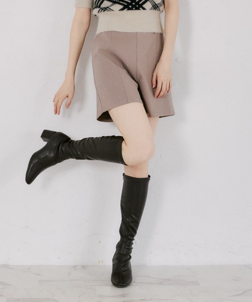 tocco closet(トッコ クローゼット)の「キラキラホットフィックスストレッチショートパンツ(その他パンツ・レディース・モカ/ブラック/ライトベージュ・M)」の2枚目の写真