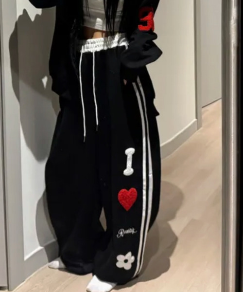 VIVID LADY(ビビッドレディー)の「ブークレワッペン サイドライン スウェットパンツ(スウェットパンツ・レディース・ネイビー/グレー/ブラック・FREE)」の2枚目の写真