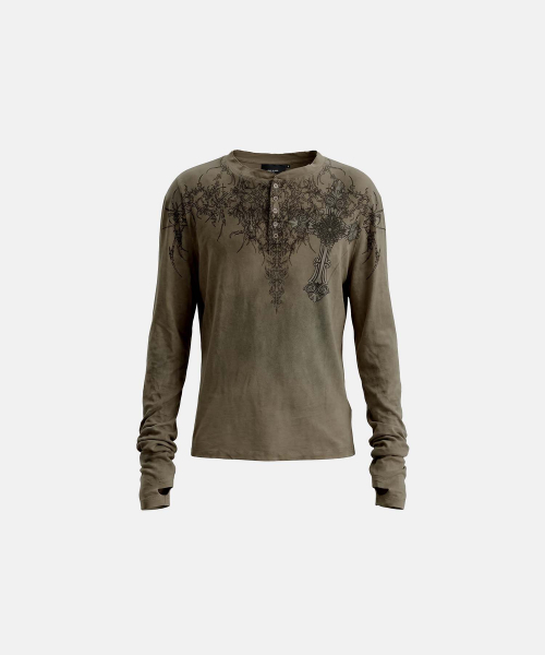 BADBLOOD(バッドブラッド)の「T.M.V. RELIC CROSS ワークショップ ヘンリーネック長袖 - カーキ(Tシャツ/カットソー・レディース・その他・SMALL/MEDIUM/LARGE)」の1枚目の写真