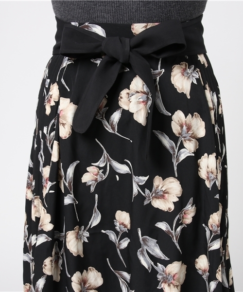 Bab Bou Jeloud（バブブージュルード）の「【WEB限定】ポピー柄サイドプリーツヘムフレアスカート(サッシュベルト付き)（スカート・レディース・アイボリー/ブラック/グリーン・38）」の8枚目の写真