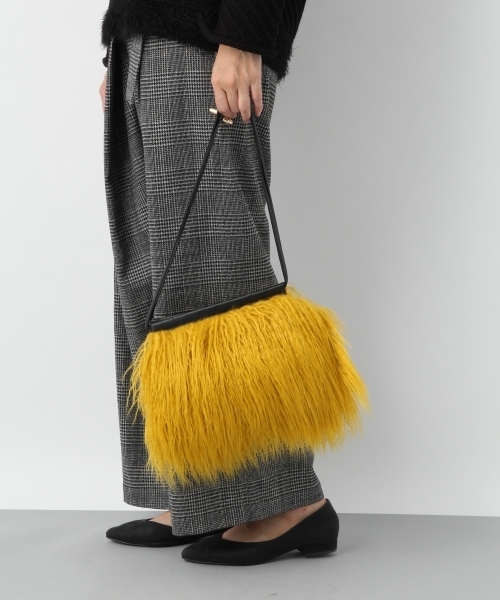 LEPSIM(レプシィム)の「フェイクファーミニバッグ 771840(ショルダーバッグ・レディース・グレー/イエロー・ONE SIZE)」の1枚目の写真