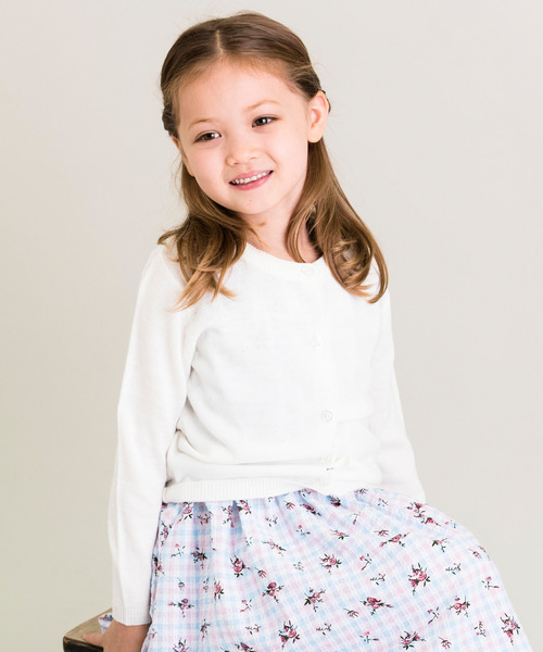 Catherine Cottage(キャサリンコテージ)の「ウォッシャブルニット ラウンドネックカーディガン(カーディガン/ボレロ・キッズ・ホワイト/ネイビー/グレー/サックスブルー/ピンク/イエロー/グリーン/ライラック・140/150/160/130/110/120)」の2枚目の写真