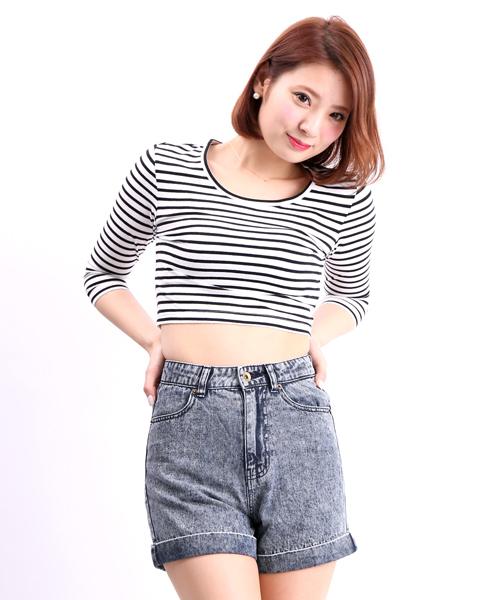 WEGO(ウィゴー)の「WEGO/デニムハイウエストショーツ(デニムパンツ・レディース・ホワイト/ブラック/グレー系その他/インディゴブルー・LARGE/MEDIUM)」の1枚目の写真