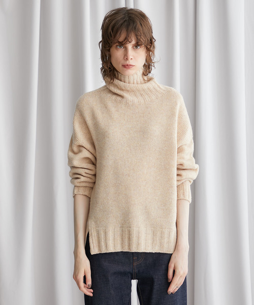 STUDIOUS（ステュディオス）の「【STUDIOUS】タートルスクエアヤーンニット（ニット/セーター・レディース・ブラック/ベージュ/オフホワイト/ブラウン/オレンジ/ブルー/ピンク/イエロー/サックスブルー・FREE）」の10枚目の写真