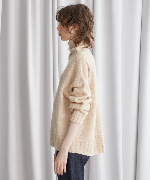 STUDIOUS（ステュディオス）の「【STUDIOUS】タートルスクエアヤーンニット（ニット/セーター・レディース・ブラック/ベージュ/オフホワイト/ブラウン/オレンジ/ブルー/ピンク/イエロー/サックスブルー・FREE）」の11枚目の写真