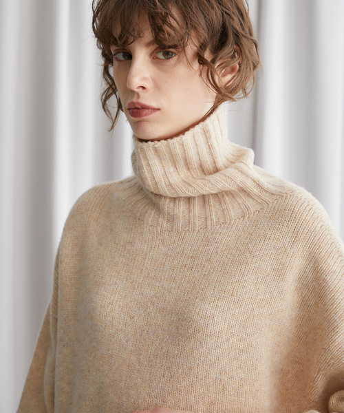 STUDIOUS（ステュディオス）の「【STUDIOUS】タートルスクエアヤーンニット（ニット/セーター・レディース・ブラック/ベージュ/オフホワイト/ブラウン/オレンジ/ブルー/ピンク/イエロー/サックスブルー・FREE）」の13枚目の写真