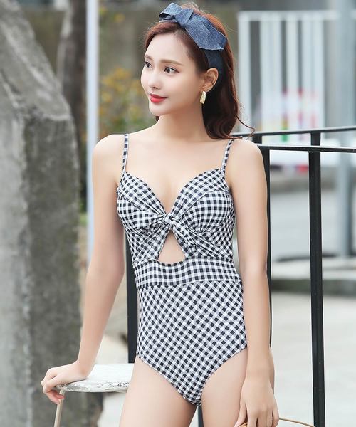OSYAREVO(オシャレボ)の「クロスリボン ワンピース 水着 レディース(水着・レディース・ブラック×ホワイト・MEDIUM/X-LARGE/LARGE)」の3枚目の写真