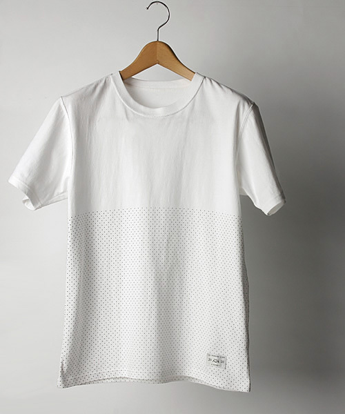 R.NEWBOLD（アールニューボールド）の「GOOD HOOD×RN/PIN DOT PRINT T-SHIRT/145201/G047D（Tシャツ/カットソー・メンズ・ホワイト系その他/ブラック系その他/レッド系その他・LARGE/X-LARGE/MEDIUM/SMALL）」の2枚目の写真