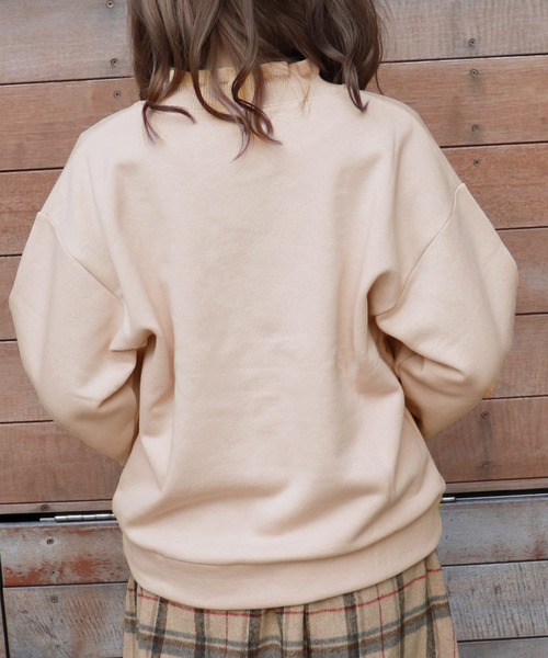 PairPair(ペアペア)の「裏起毛フリルネック刺繍プルオーバー(スウェット・レディース・ベージュ/モカ・FREE)」の14枚目の写真