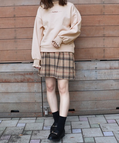 PairPair(ペアペア)の「裏起毛フリルネック刺繍プルオーバー(スウェット・レディース・ベージュ/モカ・FREE)」の11枚目の写真