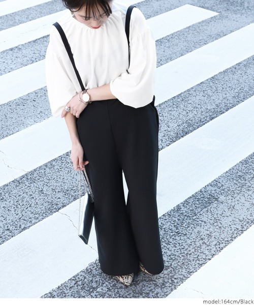 coca（coca）（コカ）の「ポケット付きストレッチ素材ゆったりサロペット（サロペット/オーバーオール・レディース・ブラック・ONE SIZE）」の4枚目の写真