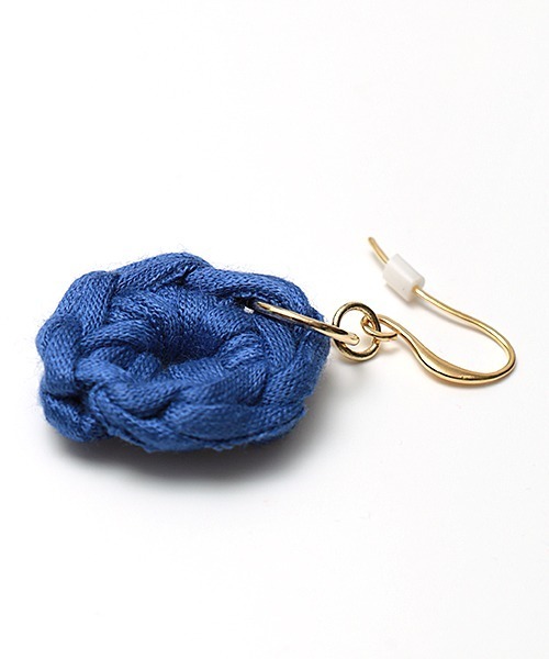 チチカカ（チチカカ）の「Ｔシャツヤーンフラワーピアス（ピアス（両耳用）・レディース・ベージュ/レッド/ブルー・FREE）」の13枚目の写真