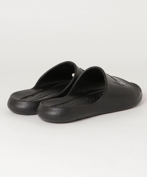 NIKE(ナイキ)の「NIKE/ナイキ VICTORI ONE SHOWER SLIDE/ヴィクトリー ワン シャワースライド(サンダル・メンズ・ブラック・29cm/25cm/28cm/27cm/26cm/24cm)」の2枚目の写真