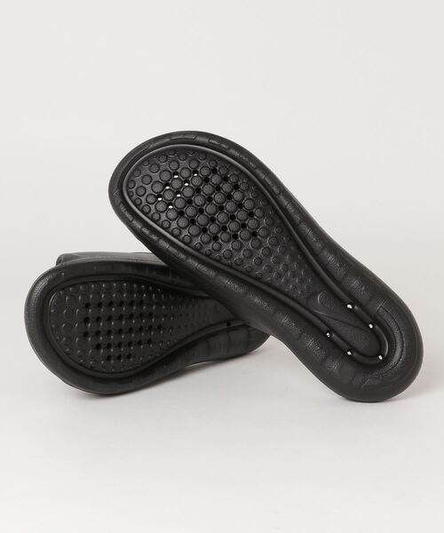 NIKE(ナイキ)の「NIKE/ナイキ VICTORI ONE SHOWER SLIDE/ヴィクトリー ワン シャワースライド(サンダル・メンズ・ブラック・29cm/25cm/28cm/27cm/26cm/24cm)」の3枚目の写真